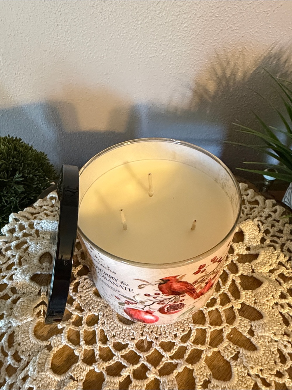 Bath & Body Works Cranberry & Pomegranate Candle with Black Lid - Picture 3 of 4